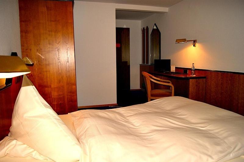 Hotel Restaurant Baeren Фройденщат Екстериор снимка