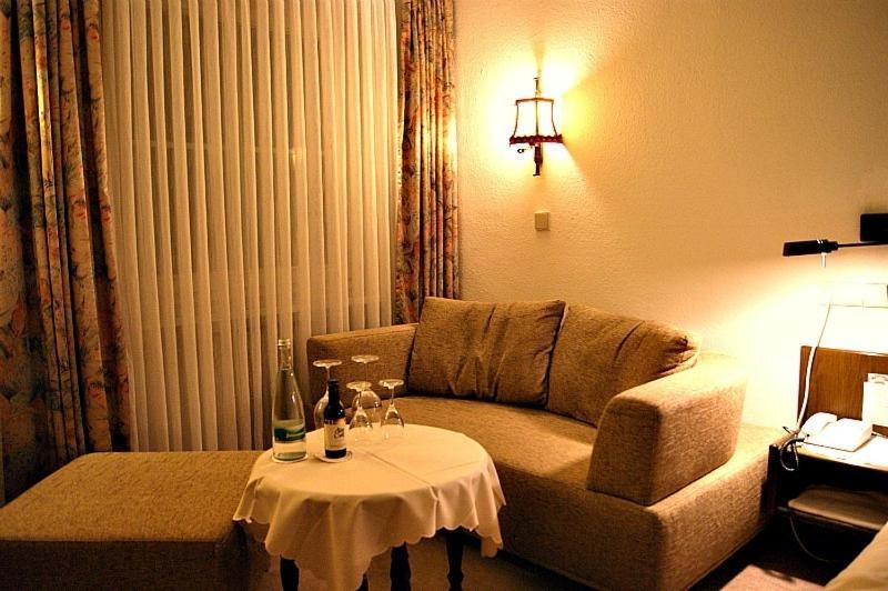 Hotel Restaurant Baeren Фройденщат Стая снимка